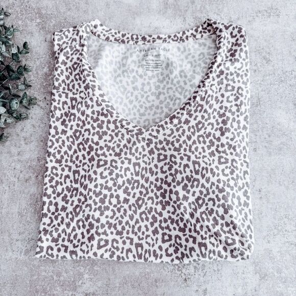 American Eagle Grey Soft and Sexy Leopard Print V Neck Tee Size XXS - Picture 1 of 6
